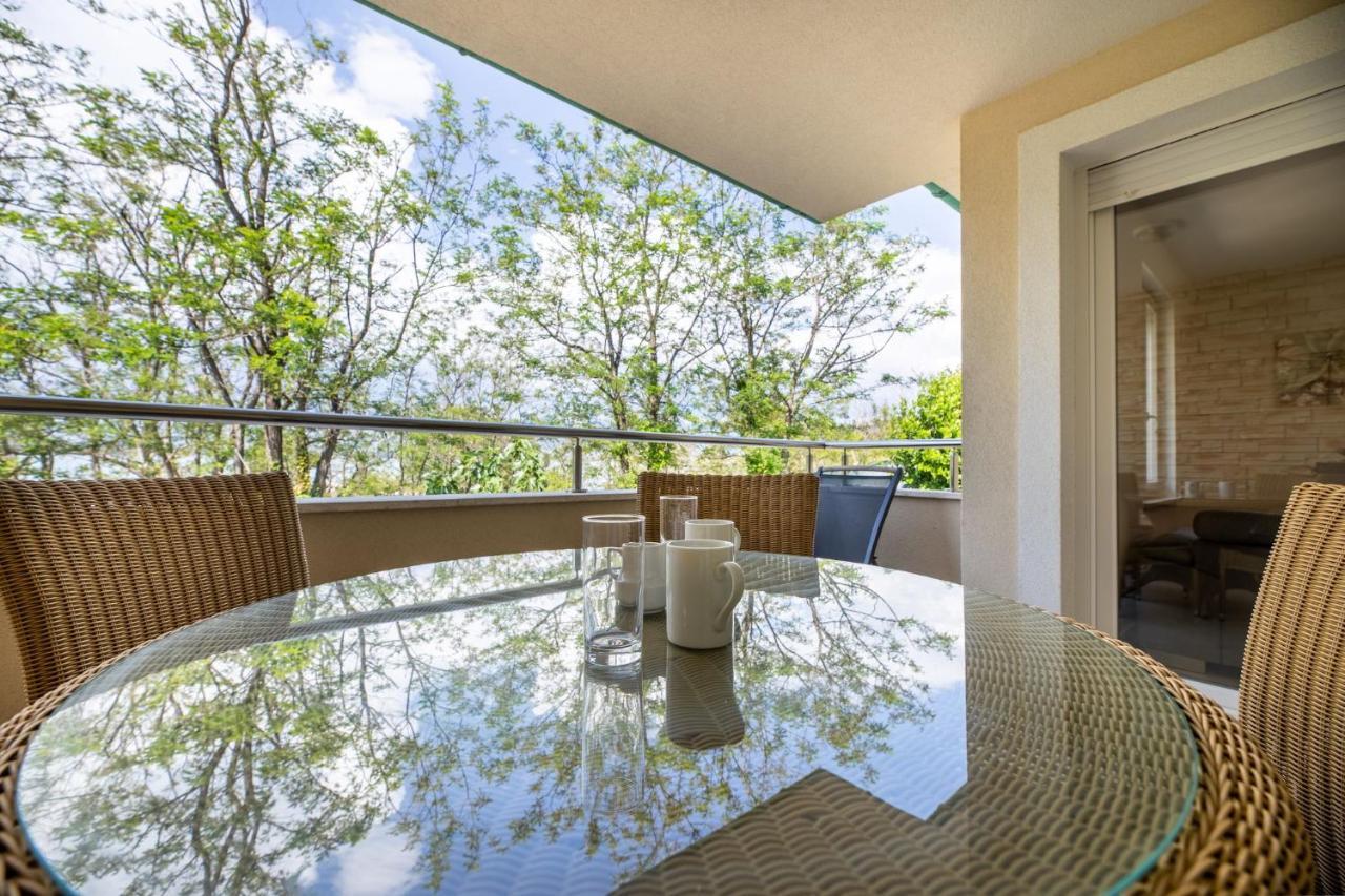 Apartment Seafront Maris By El-pi Tours