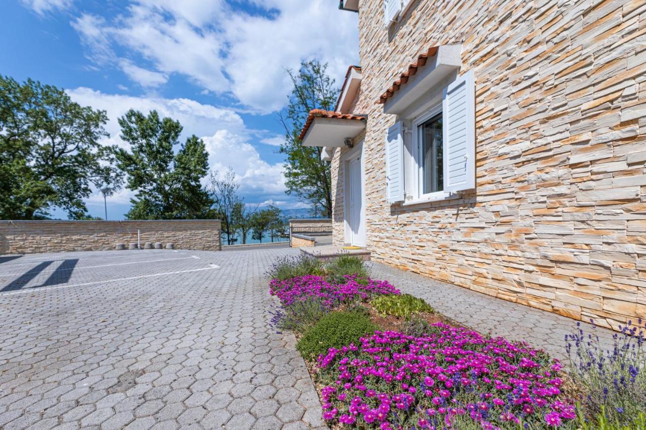 Apartment Seafront Maris By El-pi Tours