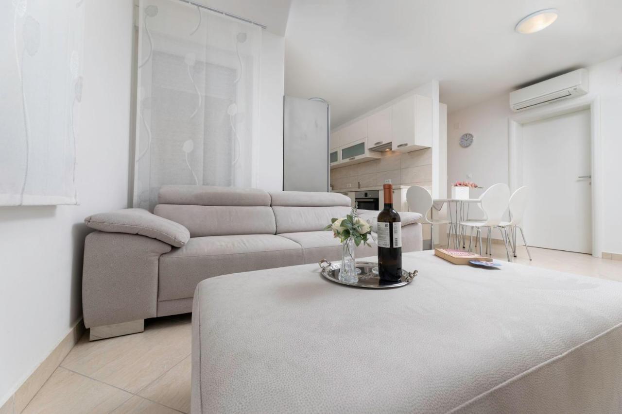 Seafront Maris By El-pi Tours Apartment *