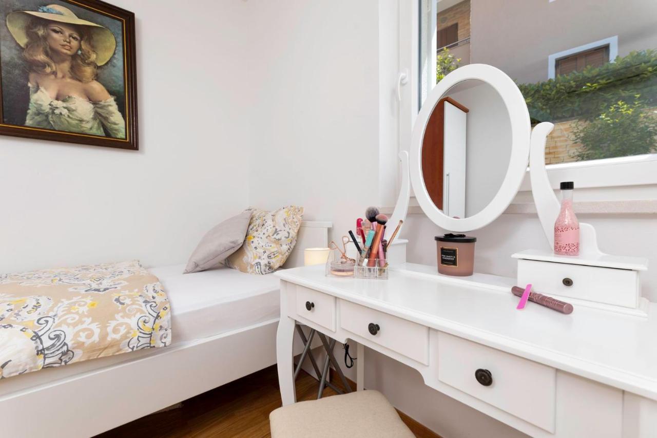 Seafront Maris By El-pi Tours Apartment