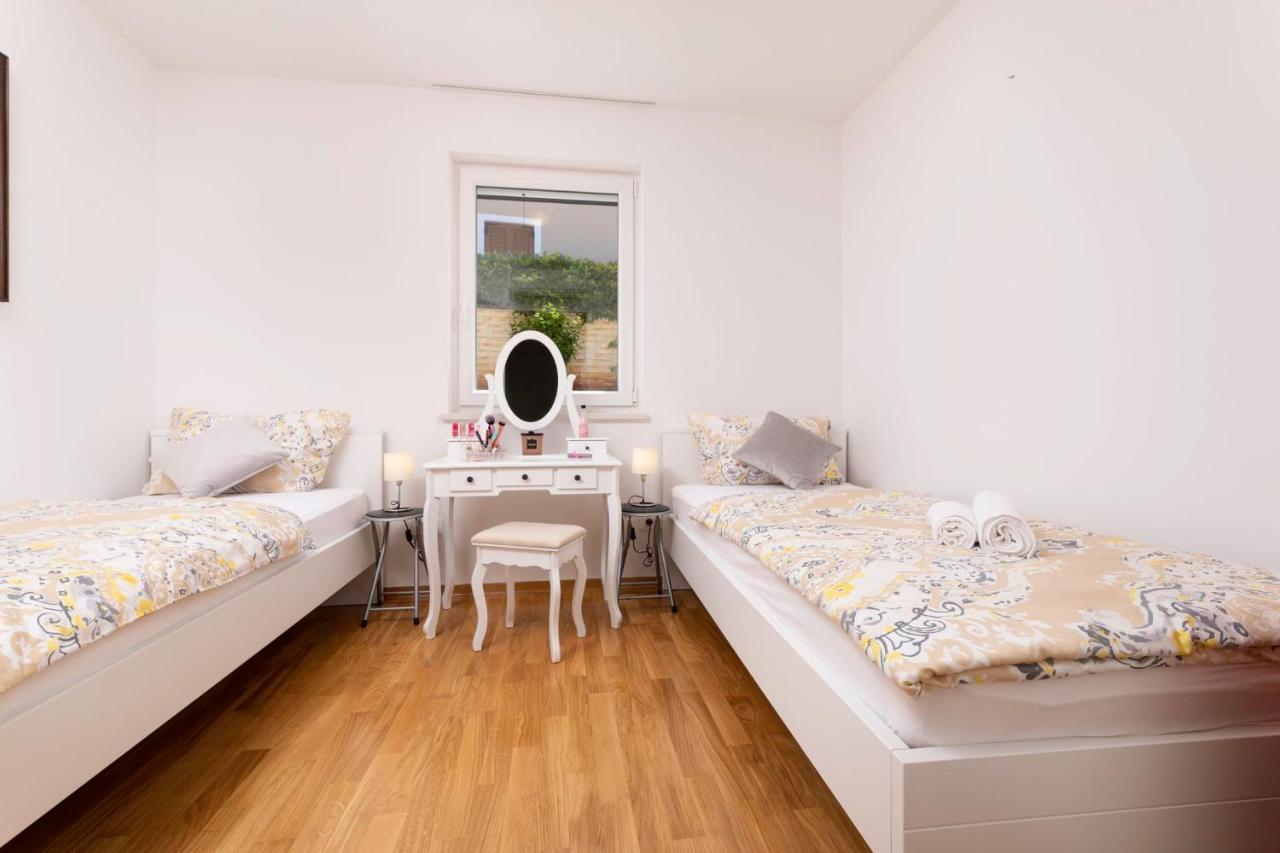 Apartment Seafront Maris By El-pi Tours Dobrinj