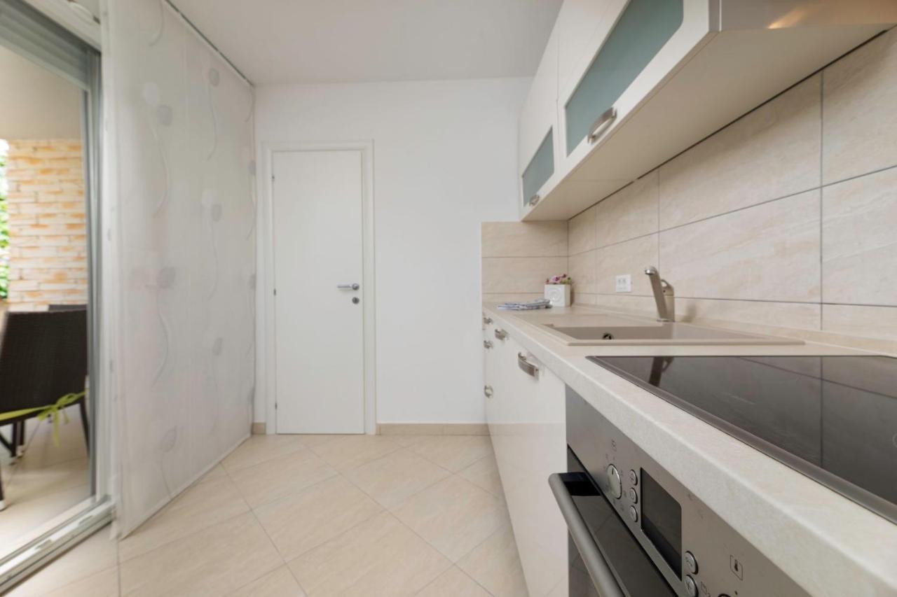 Apartment Seafront Maris By El-pi Tours