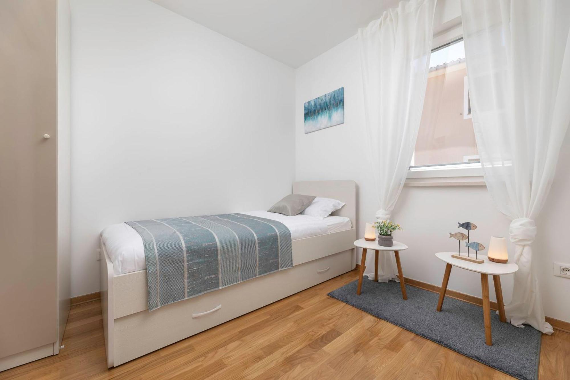 Seafront Maris By El-pi Tours Apartment